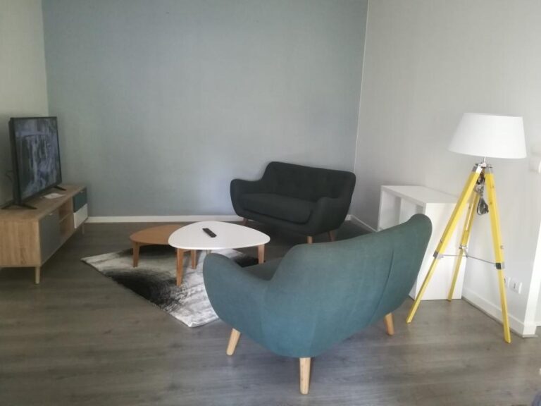 salon-colocation-1-place-carnot_2-10733038591913356332.jpg